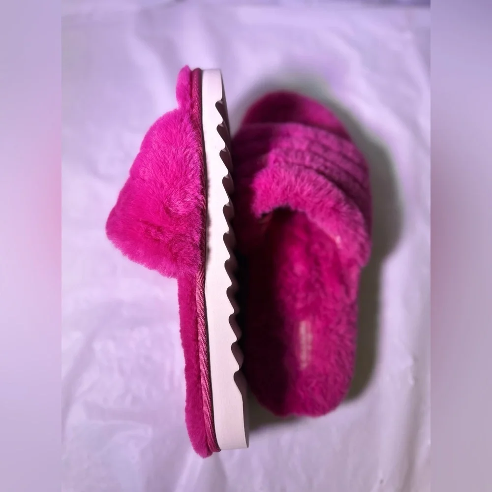 Koolaburra Fuzzy Magenta Kids Slippers